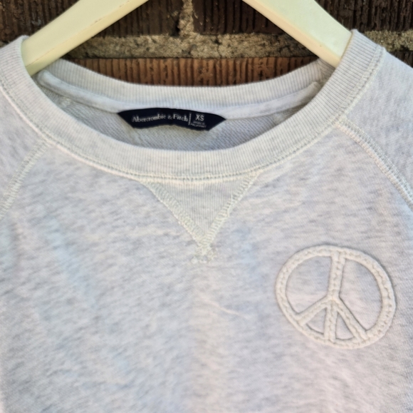 Abercrombie crew neck✌️ - Picture 3 of 6